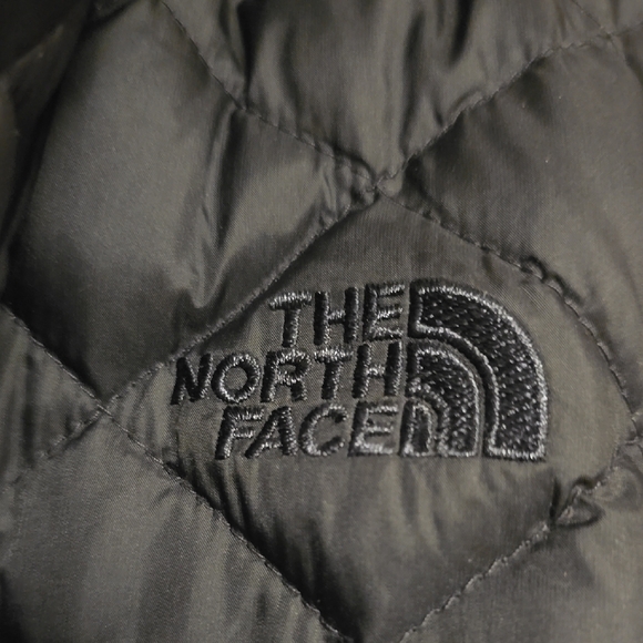 The North Face Women's Long Black Puffer Jacket - Picture 4 of 4